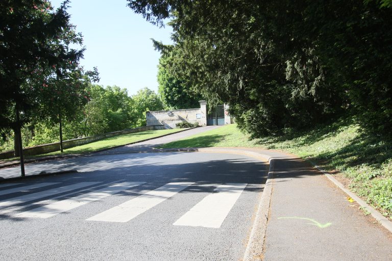 04 - Montataire - Allée des Marronniers - Entrée château