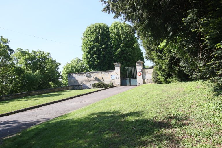 05 - Montataire - Allée des Marronniers - Entrée château