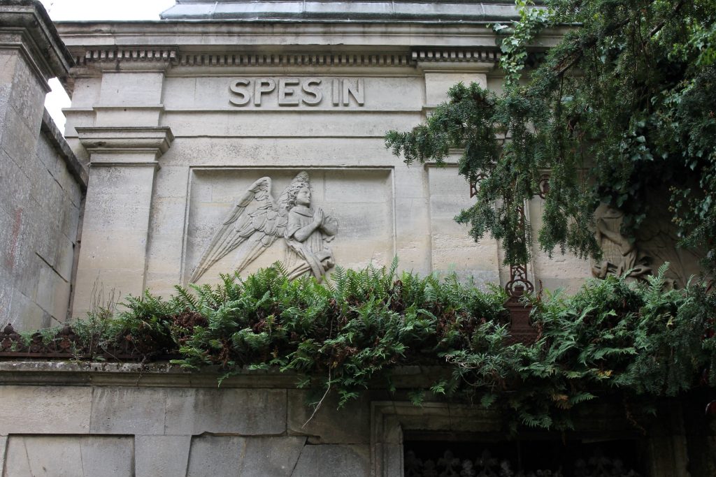 06 - Montataire Le Chateau - Caveau