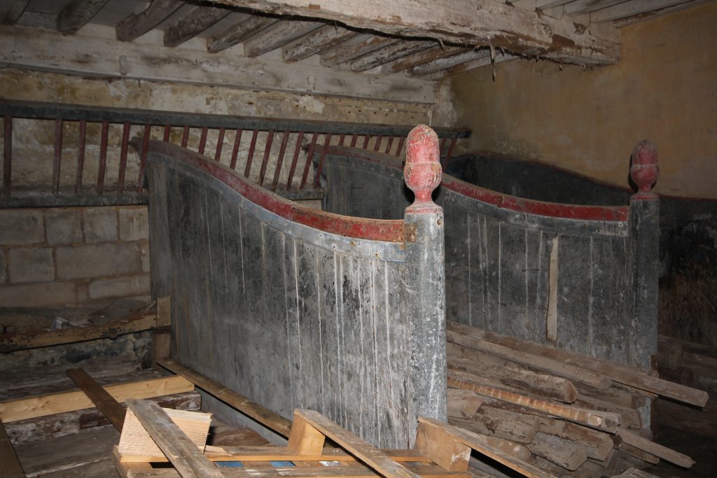 100 - Montataire - Chateau - Ecuries