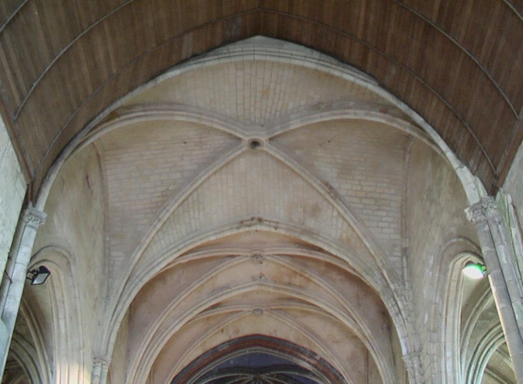121 - Montataire - Interieur Eglise voute