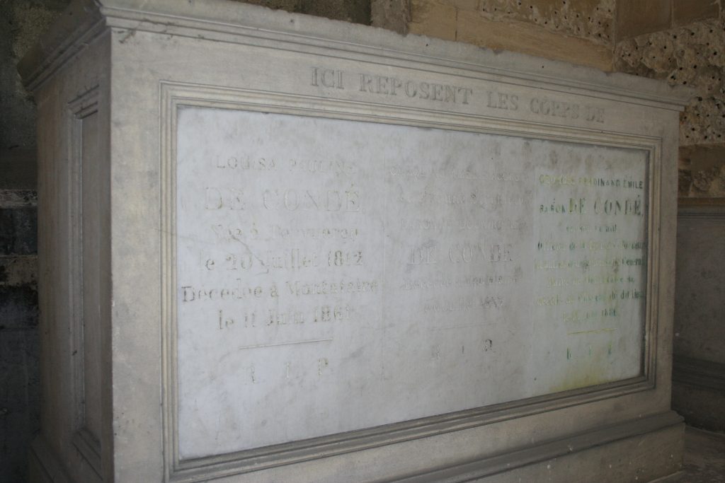 20 - Montataire Le Chateau - Caveau