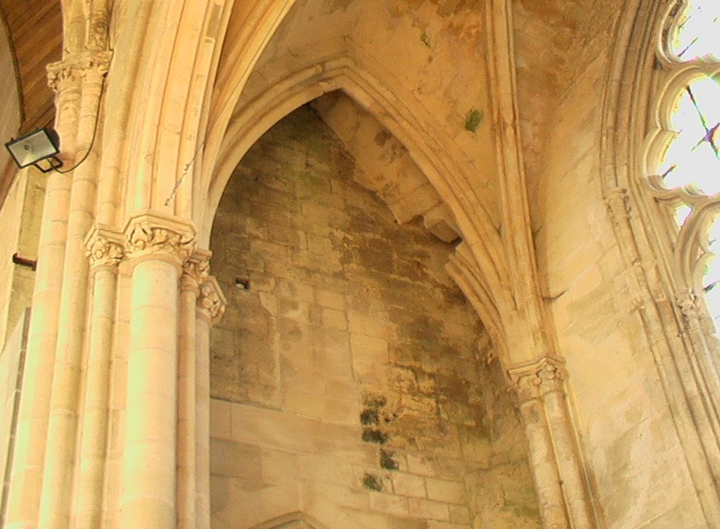 308 - Montataire - Interieur Eglise Humidité voute