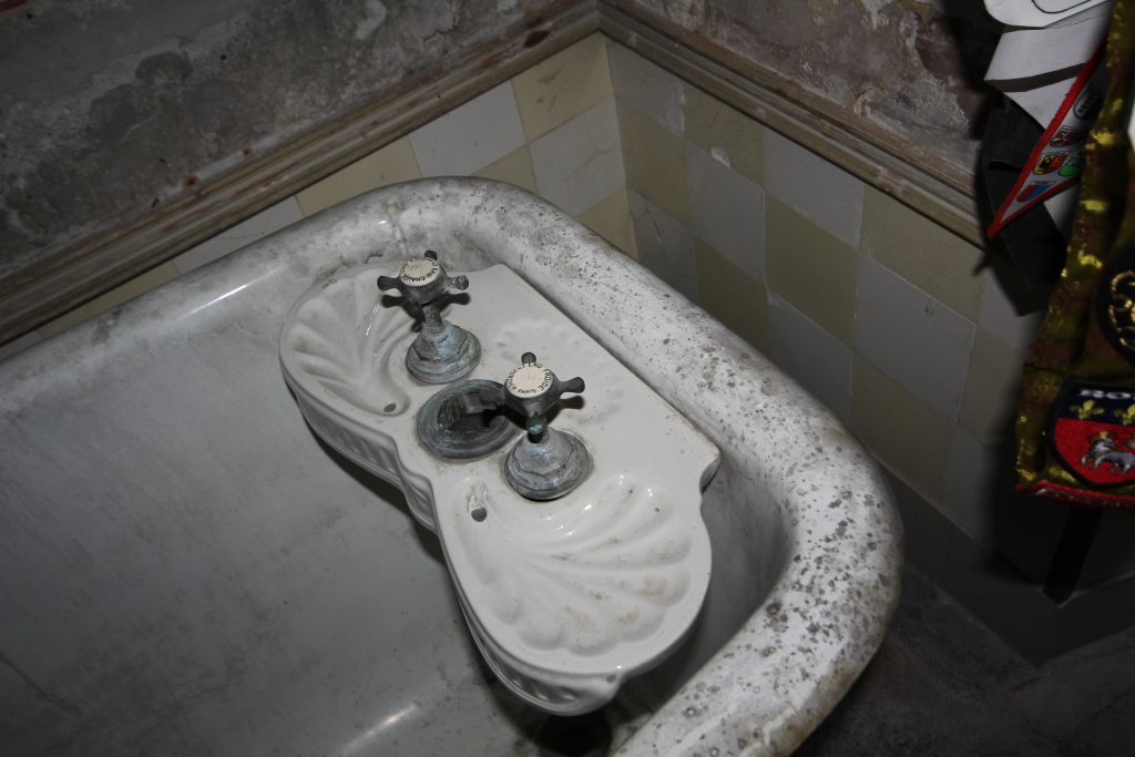 54 - Montataire - Chateau - Interieur - Salle de bain