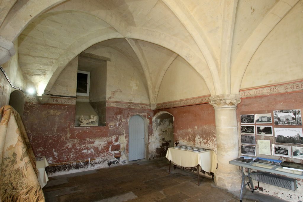 60 - Montataire - Chateau - Interieur - Salle de garde