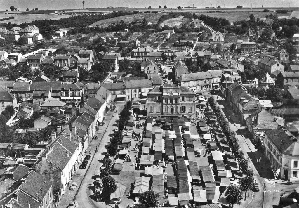 05b - Montataire - Mairie - Vue aérienne