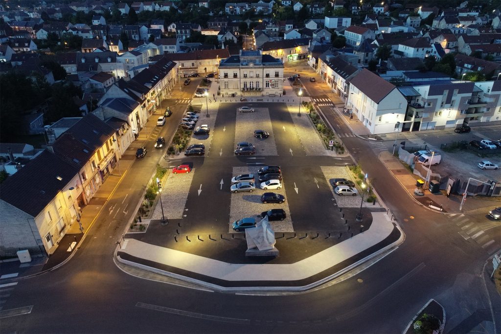 06 - Montataire - Mairie - Vue aérienne