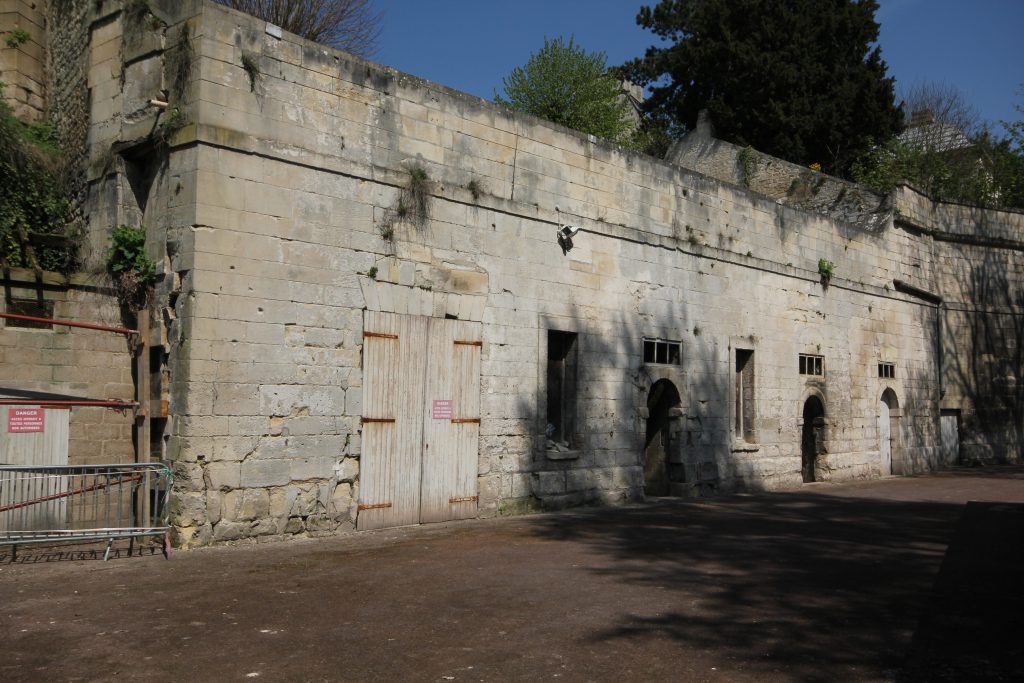 123 - Montataire Le Chateau - Ecuries