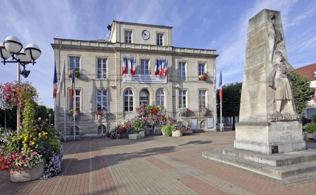 137 - Montataire - Place Auguste Génie - La Mairie