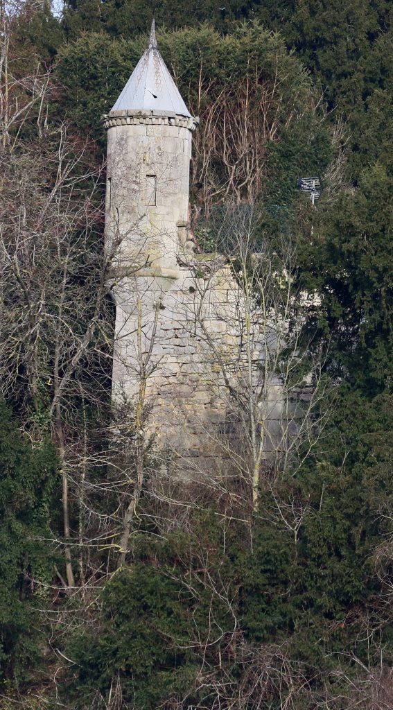 151 - Montataire Le Chateau - Tourelle