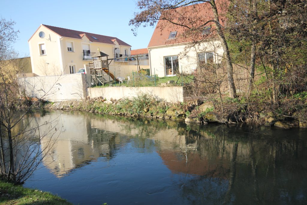 165 - Montataire - Le Thérain - Derriere Auto-ecole