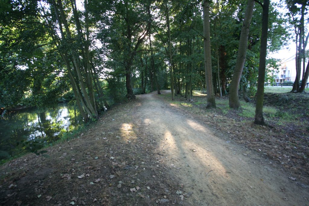 235 - Montataire - Le Thérain