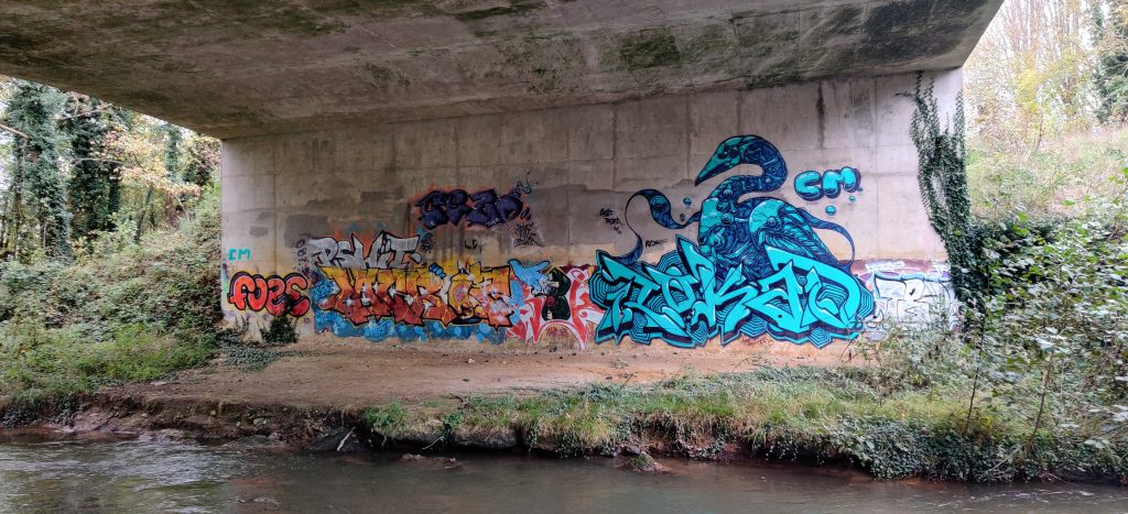 260 - Montataire - Le Thérain - Fresque - pont Graffiti