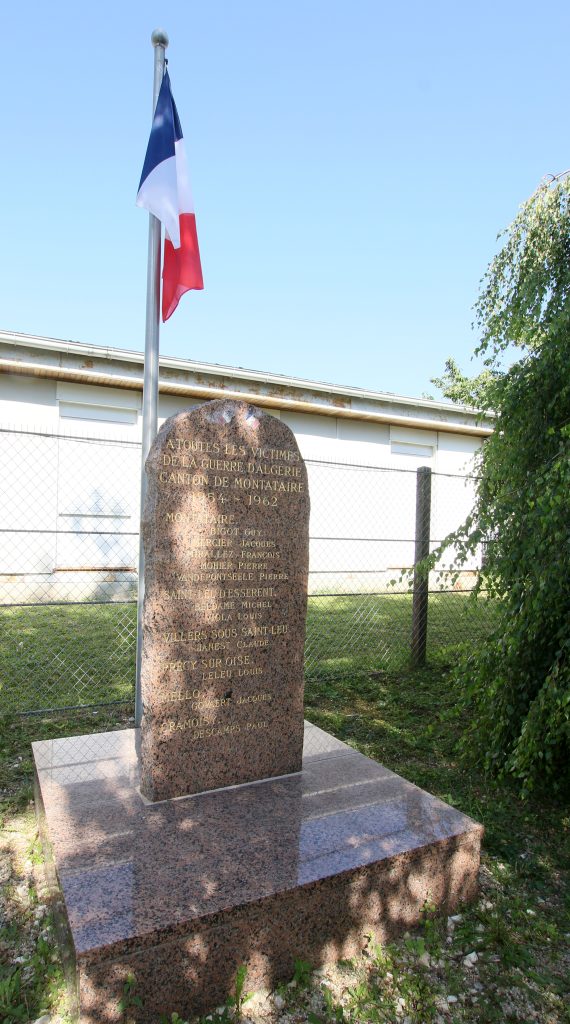 34 MOQUET STELE ALGERIE C7D_8208 LIVRE