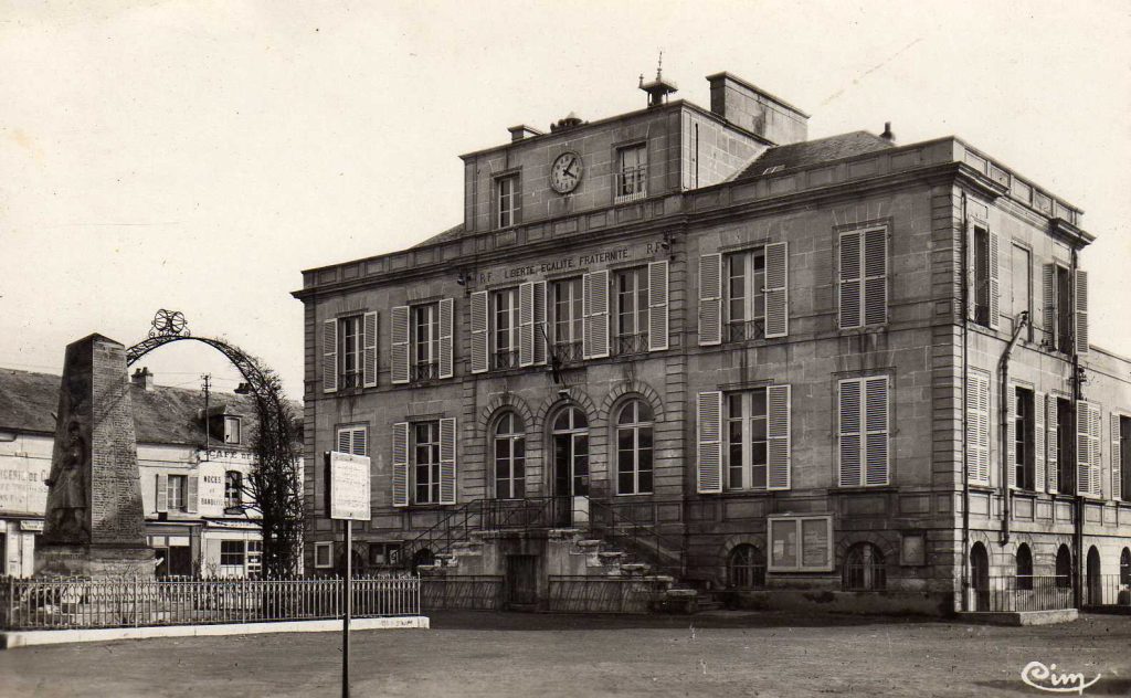 38 mairie devant D m3c LIVRE