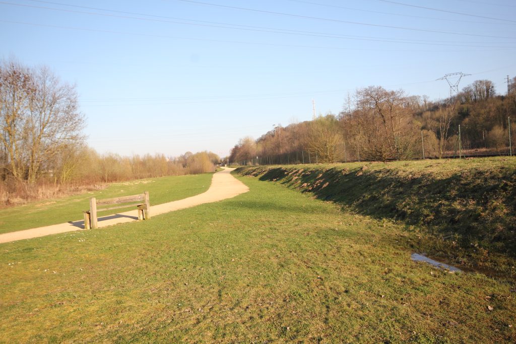 402 - Montataire - Rue Andrée Ginisti - Parc urbain - Etang