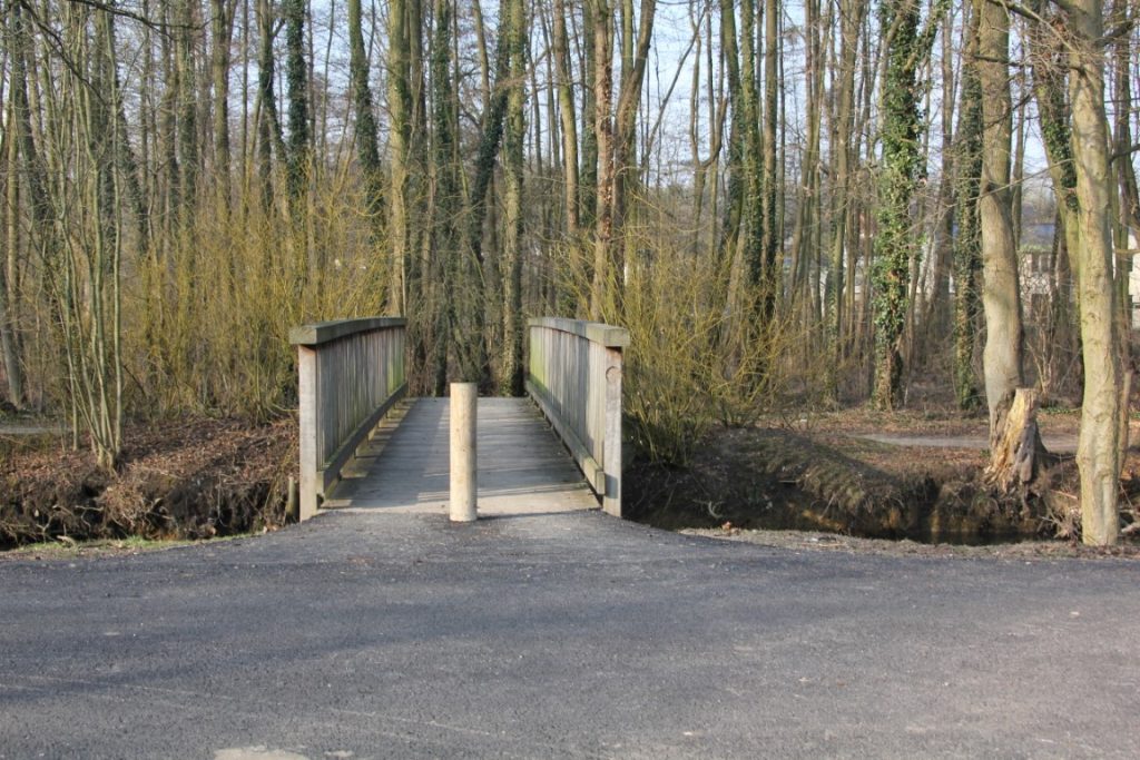 407 - Montataire - Rue Andrée Ginisti - Parc urbain - Etang