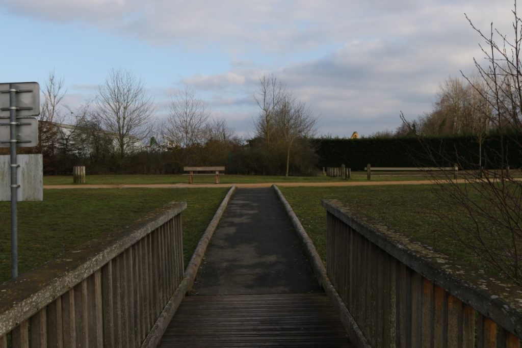 408 - Montataire - Rue Andrée Ginisti - Parc urbain - Etang