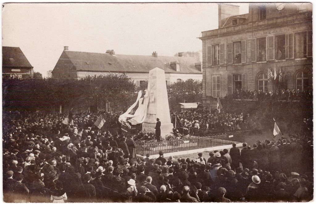 71 - Montataire - Monument aux morts l'inauguration