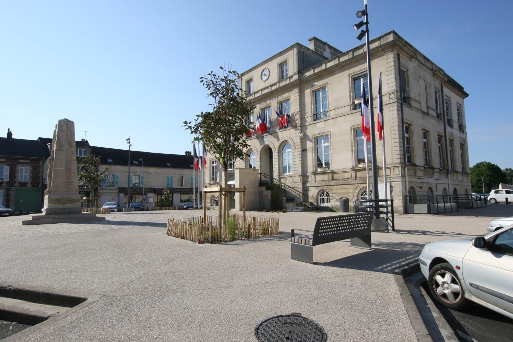 MAIRIE DEVANT C7D_8075