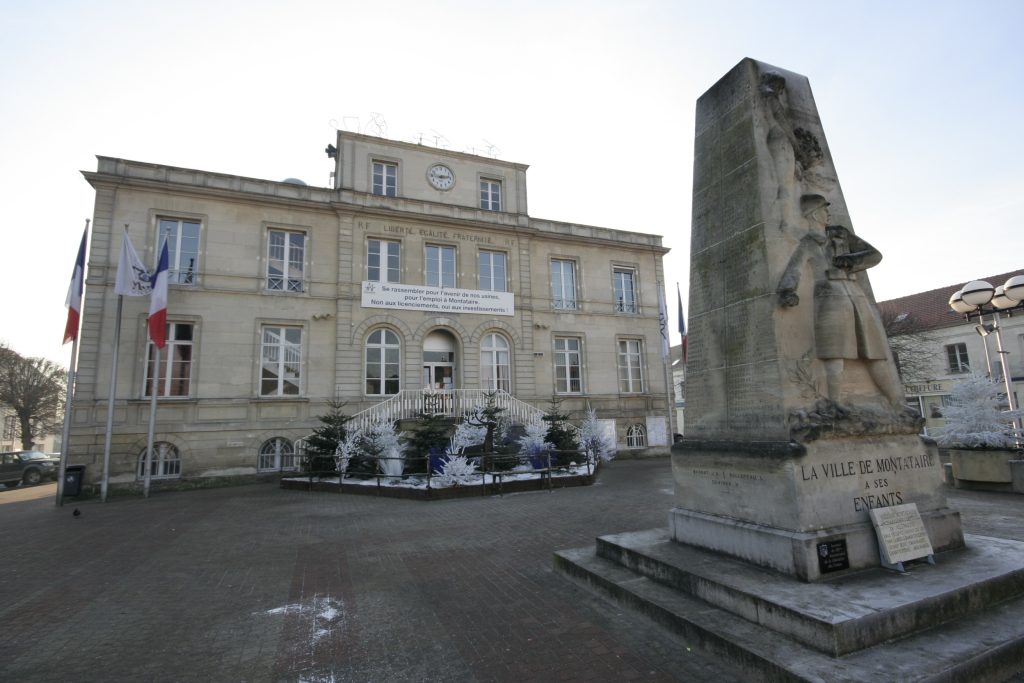 MAIRIE DEVANT ET MAM _MG_0127