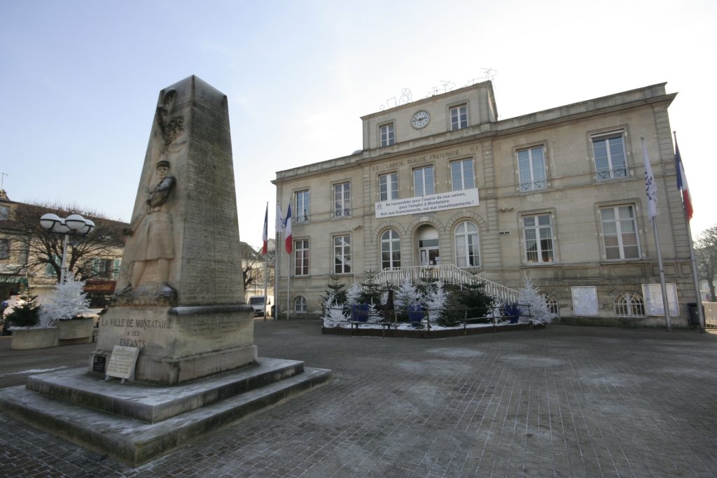 MAIRIE DEVANT ET MAM _MG_0128
