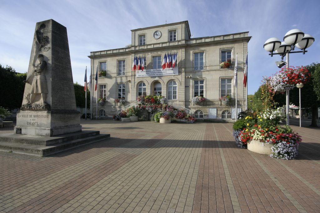 MAIRIE DEVANT ET MAM _MG_0359