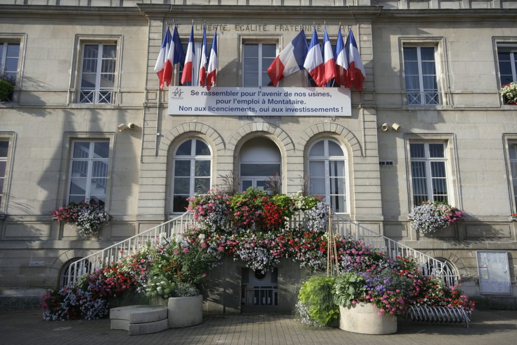 MAIRIE DEVANT ET MAM _MG_0363