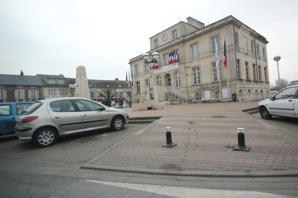 MAIRIE DEVANT IMG_0873
