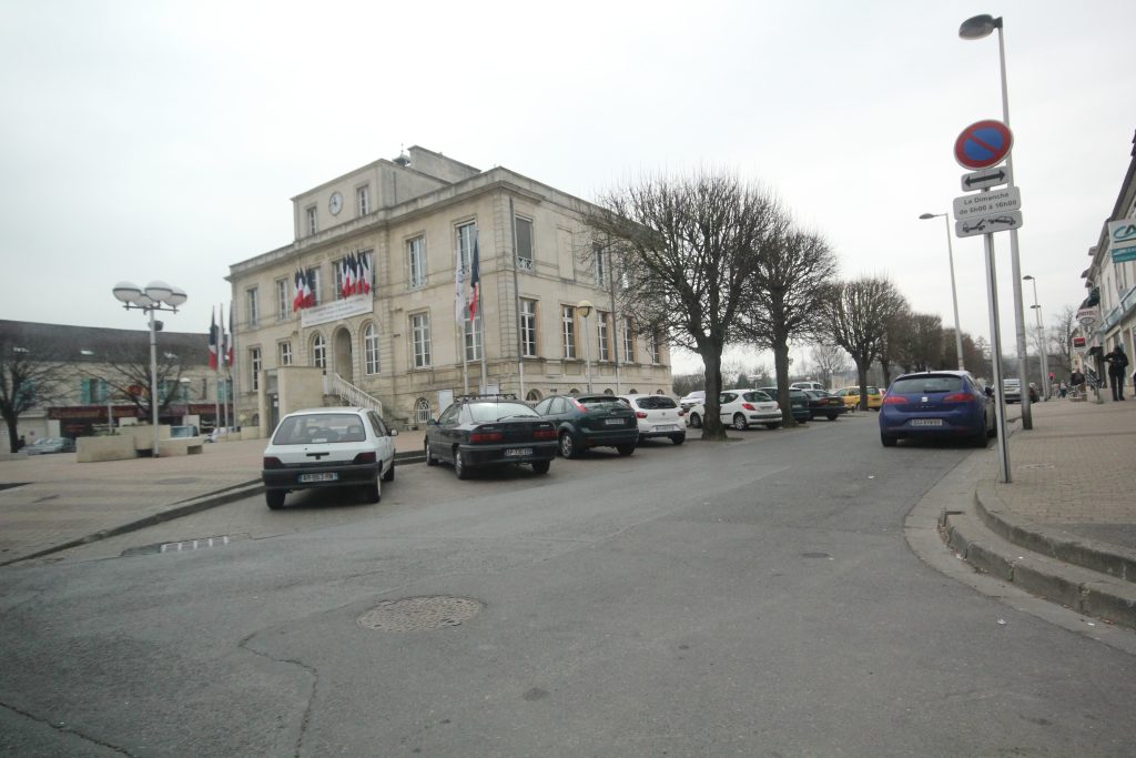 MAIRIE DEVANT IMG_0874
