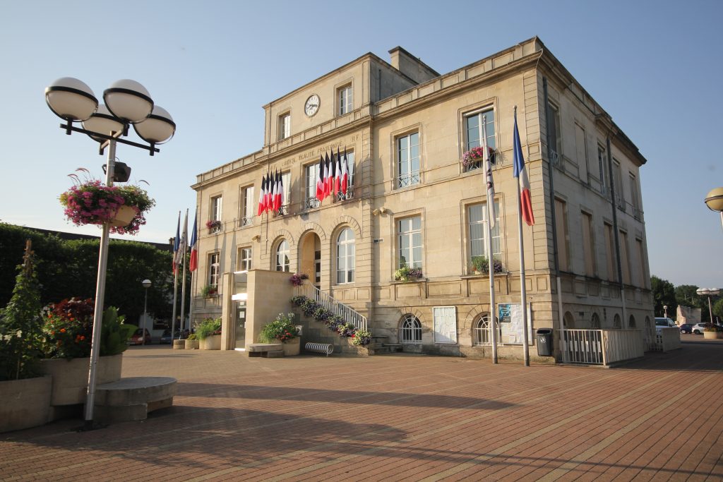 MAIRIE DEVANT IMG_5875