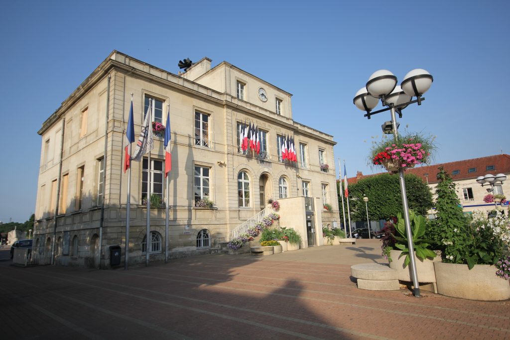 MAIRIE DEVANT IMG_5883