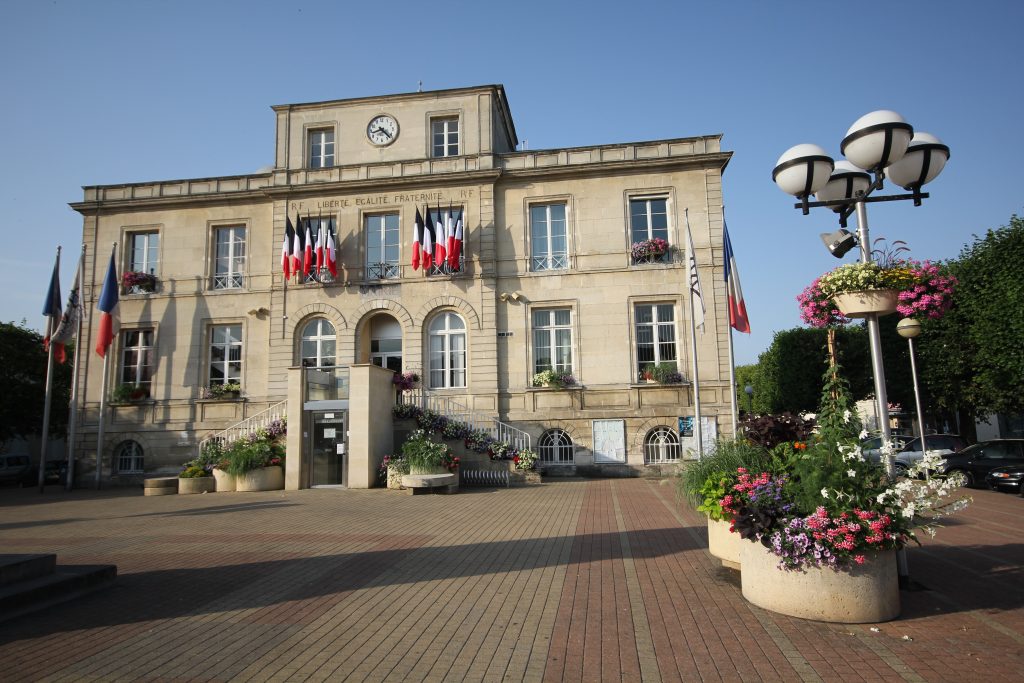 MAIRIE DEVANT IMG_5887