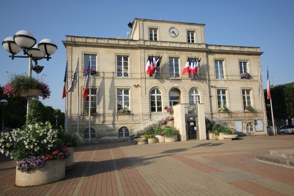 MAIRIE DEVANT IMG_5891