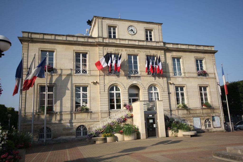 MAIRIE DEVANT IMG_5892