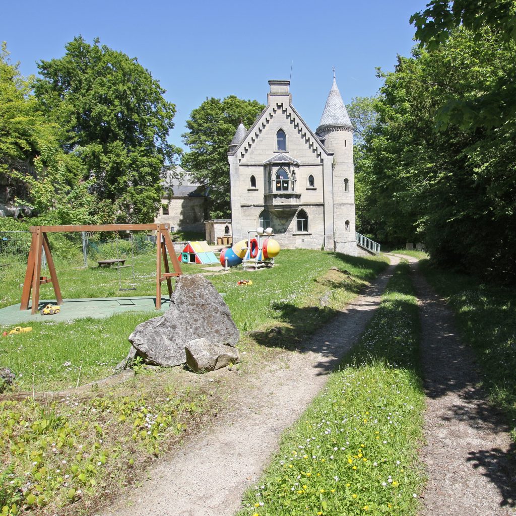 Page 14-02 MARRONNIERS PETIT CHATEAU C7D_7333 LIVRE