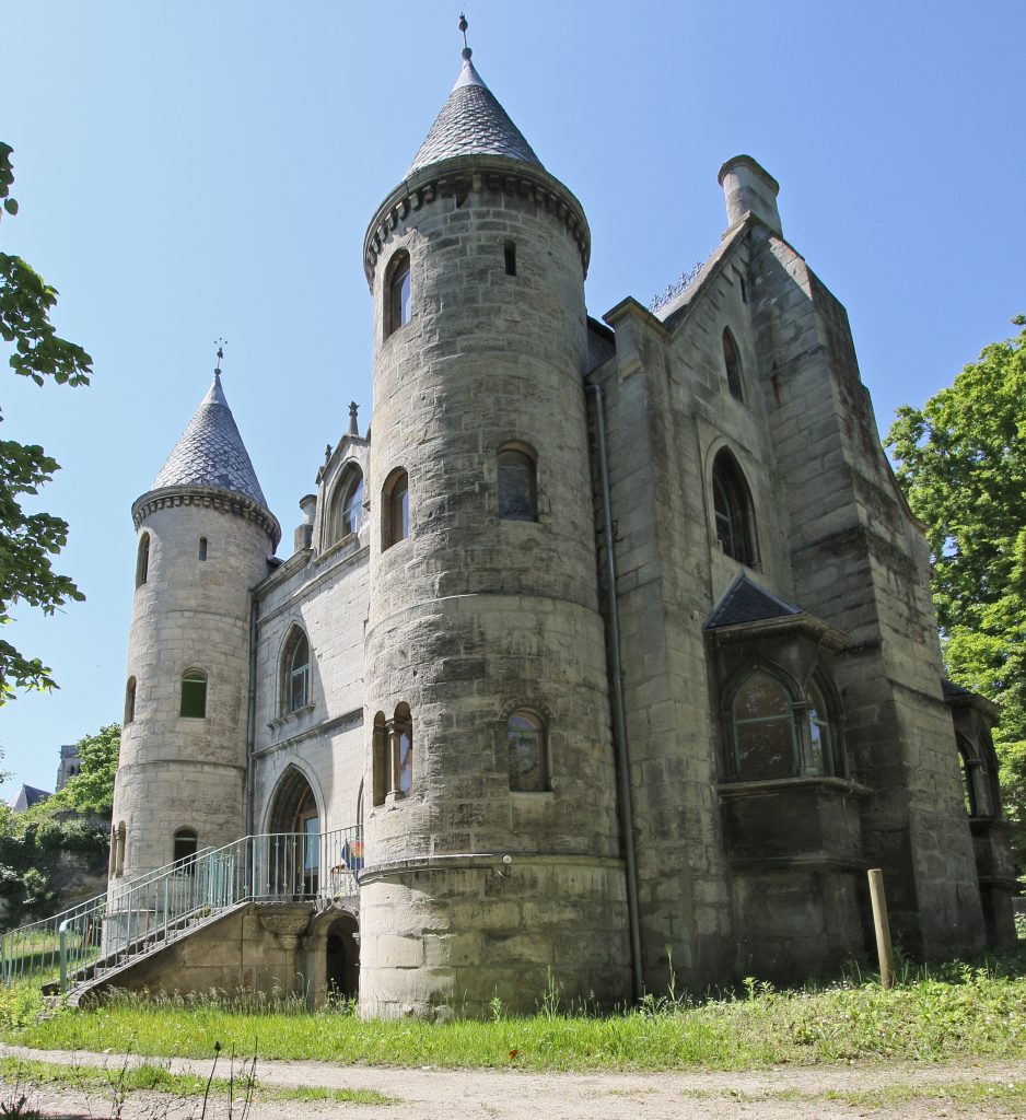 Page 14-06 MARRONNIERS PETIT CHATEAU C7D_7339 LIVRE