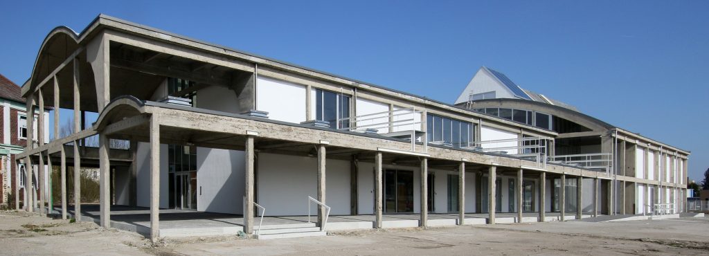 Page 35-04 HALLE PERRET C7D_0065 LIVRE