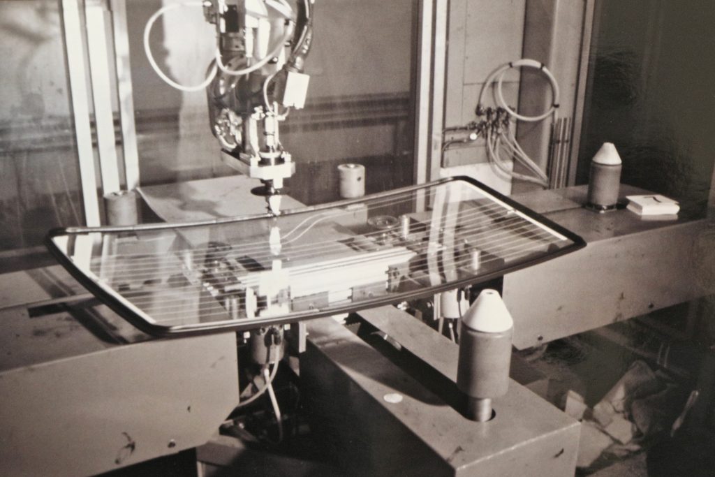 Préparation d'une lunette arrière chauffante C7D_9342