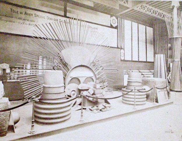 Stand des Forges de Montataire à l'Exposition Universelle parisienne de 1900 - archives d'entreprise.