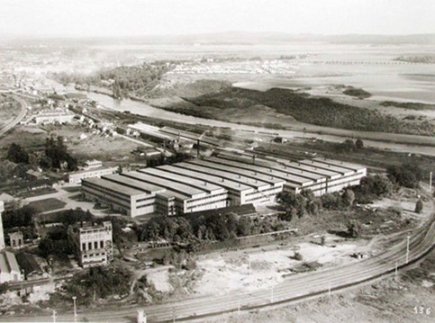 Vue aérienne des laminoirs, par Baranger, vers 1950