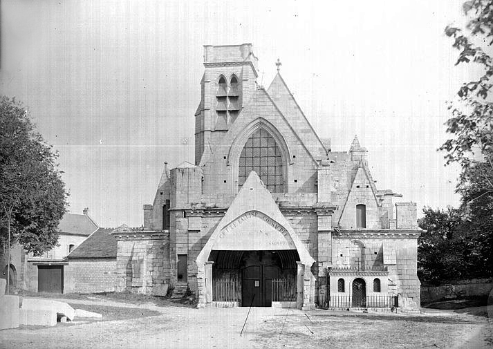 01 – Montataire – Eglise facade