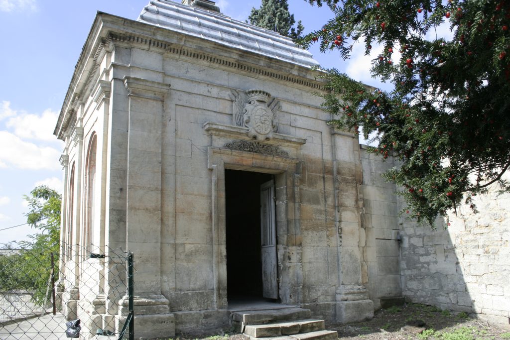 01 – Montataire Le Chateau – Caveau