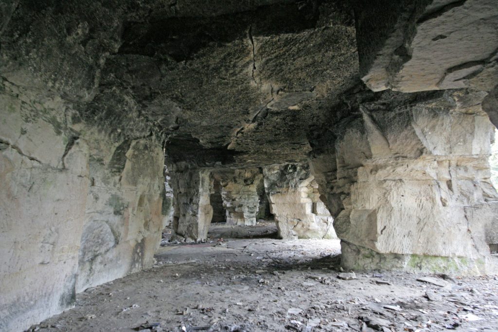02 – Montataire – Cavée du Pont Rouge – Grottes