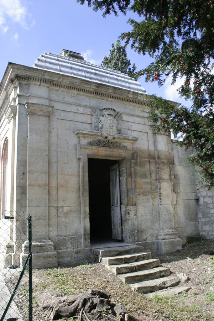 02 – Montataire Le Chateau – Caveau