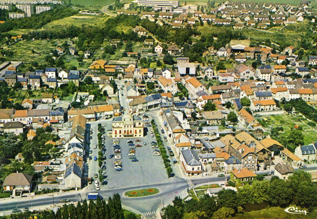 03 – Montataire – Mairie – Vue aérienne