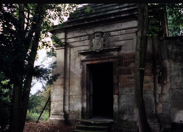 04 – Montataire Le Chateau – Caveau