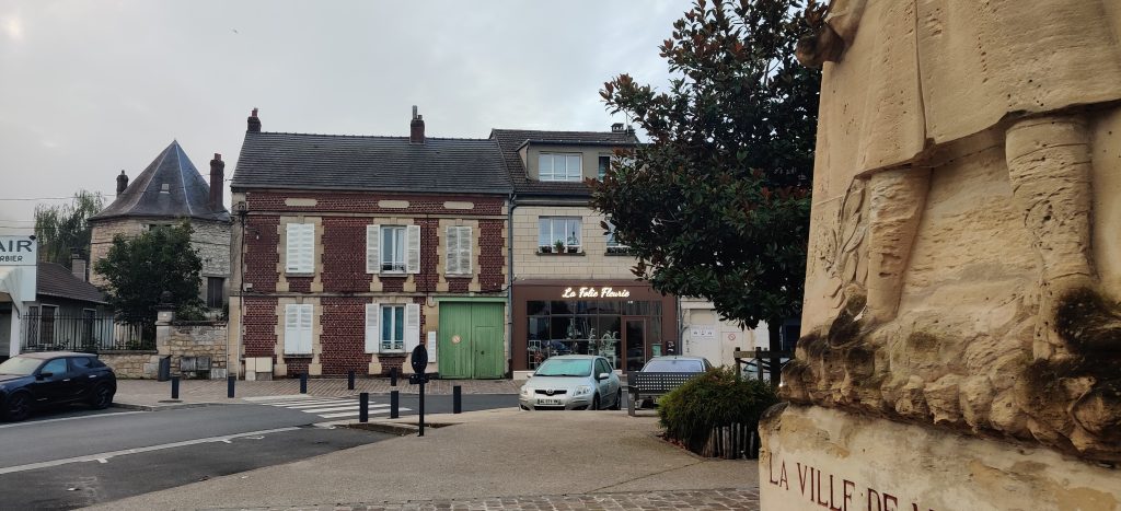 09 – Montataire – Autour Place Auguste Génie