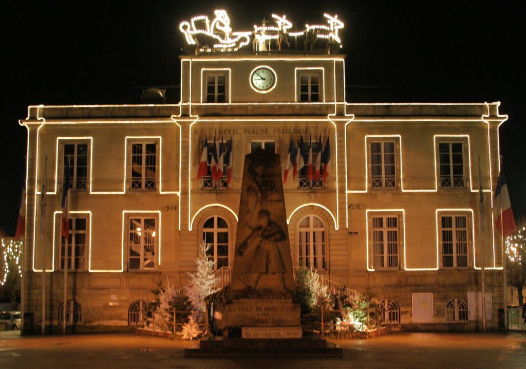 09 – Montataire – Mairie -Illumpination de Noël