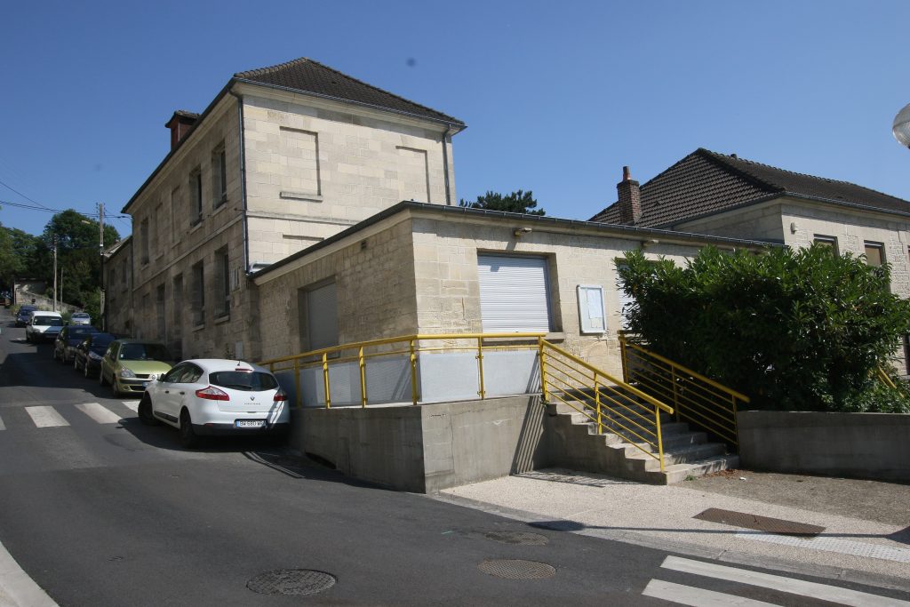 09d – Montataire – rue de l&rsquo;église – le calvaire actuellement Ecole Jean Macé